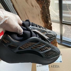 Adidas yeezy 700 V3 clay brown